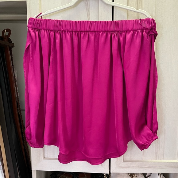 Off the shoulder long sleeve silky top - Picture 2 of 2